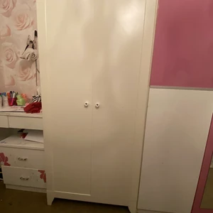 Från Ikea - Säljer båda för 500 kr och köpte en för 1000