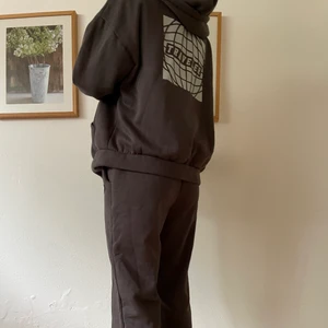 Mjukisset - Så skönt Mjukisset, knappt använt då byxorna va lite för små. Flyttar utomlands snart och kommer enbart ha tid att posta fram tills 8/9 så passa på!! 💘 TRYCK INTE PÅ KÖP DIREKT!