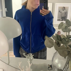 Zip hoodie - Säljer min blå zip hoddie ifrån shein då jag typ aldrig andvänd den