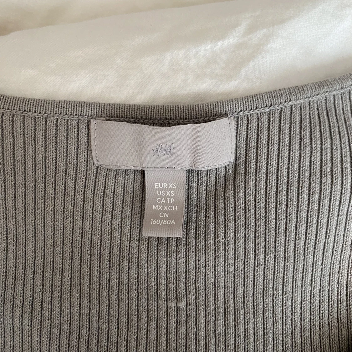 Grå tröja - 90