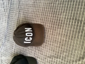 Dsq2 (icon) keps  - Solbränd keps. ÄKTA. Köptes för 1600kr. 