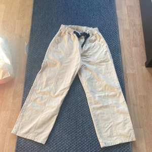 Skate byxor - Ett par surfer byxor från district 46 ny pris 800kr