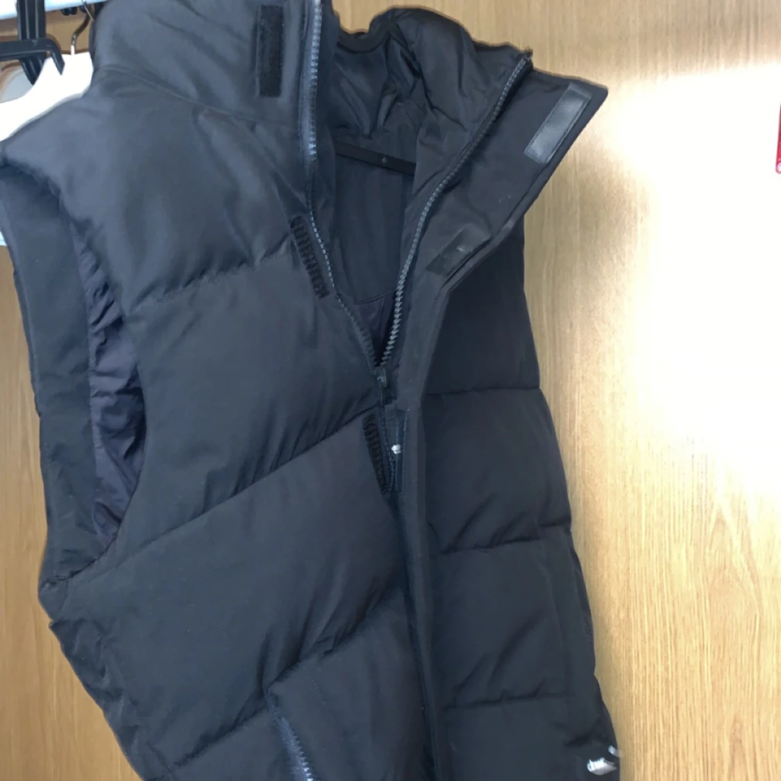 Svart Puffig väst - 90