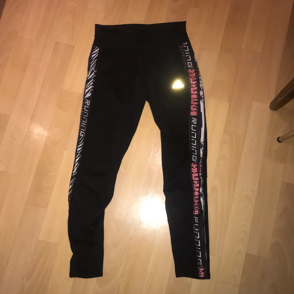 Adidas workout pants. Hardly used, has a string to adjust the waist and a pocket at the back to store essentials. . Jeans & Byxor.