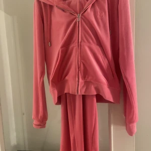 Juicy couture  - Helt nytt neonrosa sett. Aldrig använt i storlek S   