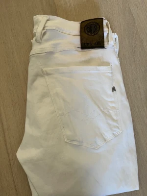 Replay jeans - fina replay jeans väldigt fräscha typ helt nya. 