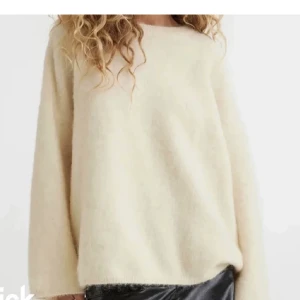 Vit mohair tröja hm - (Intressekoll) på denna fina vita stickade tröja från hm. Jag har aldrig användt den. Det är xs men den är lite overzized så passar S.
