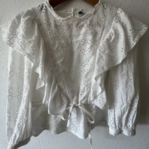 Blus - söt blus från gina tricot. perfekt för sommaren