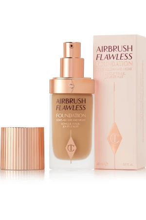 Charlotte Tilbury foundation - 🌸Super fin Foundation av Charlotte Tilbury i färgen 7 warm/chaud som är helt ny!!    🌸Full coverage och en long lastning finish!!