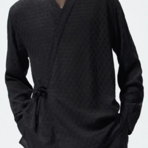 Zara Kimono kavaj jacka, del av helt set - För festen! Elegant tunn, svart och i jacquard. Stl s-m. Se min annons för byxan till denna överdel. Snyggt fall.