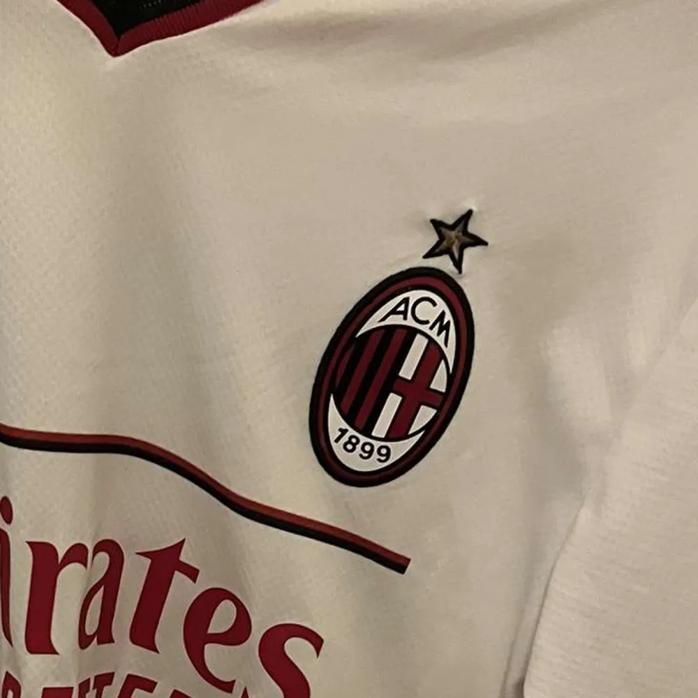 Milan tröja med Ibrahimović på ryggen. Storlek S, knappt använd . T-shirts.