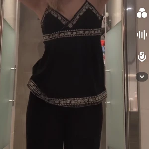 Linne - Svart jätte fint linne. Frakt tillkommer.