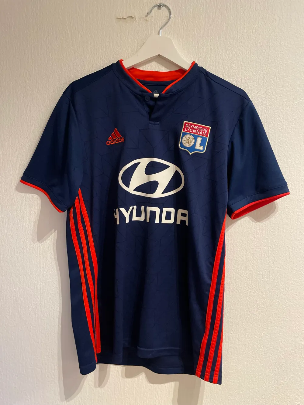 Olympique Lyonnais tröja M Memphis . T-shirts.