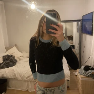 From future tröja  - Säljer denna coola from future tröja! Knappt använd ❤️ storlek S! Inga defekter, helt ny. Org pris ligger på 2100kr om jag minns rätt.