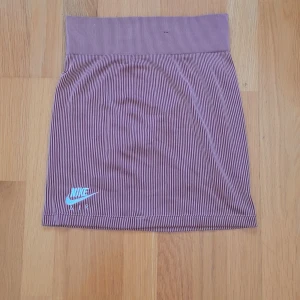 Nike Air kjol xs - Pennkjolsmodell. Säljer pga för liten. Kontakta gärna om frågor<3