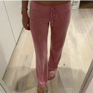 Juicy couture byxor  - Jättefina och sköna juicy couture byxor💕💕 Byxorna är i storlek Xs men passar S också!