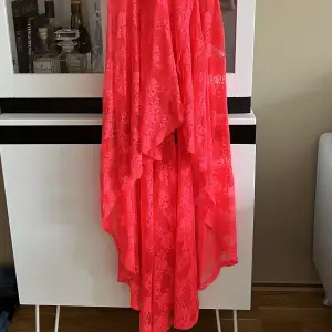 Neon röd/orange klänning i bra skick. 