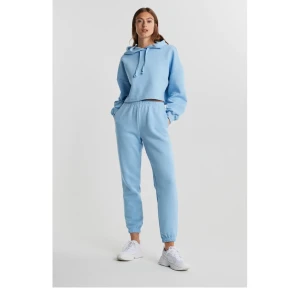 Mjukisbyxor  - Blå joggers ifrån Gina tricot.  Aldrig använda. Storlek S men passar även M och mindre.  Nypris: 299.  Köparen står för frakten.