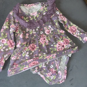 Klänning bebis - Fin klänning med body i