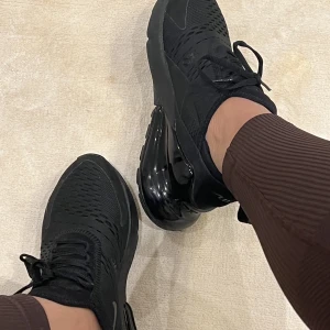 Nike air Max 270 - Använda 2-3 ggr 