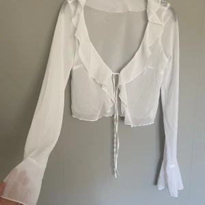 Mesh topp - Mesh topp från hm, aldrig använd! Har klippt bort lappen med storlek men den är i S. 