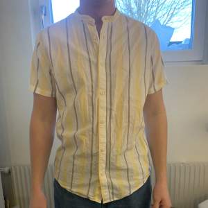 Kortärmad skjorta i storlek M