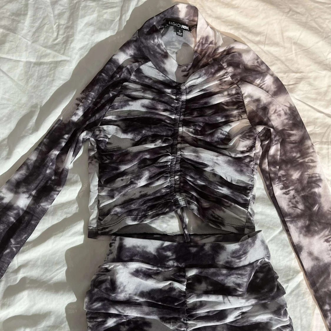 Svart,vitt ribbat set.  - 91