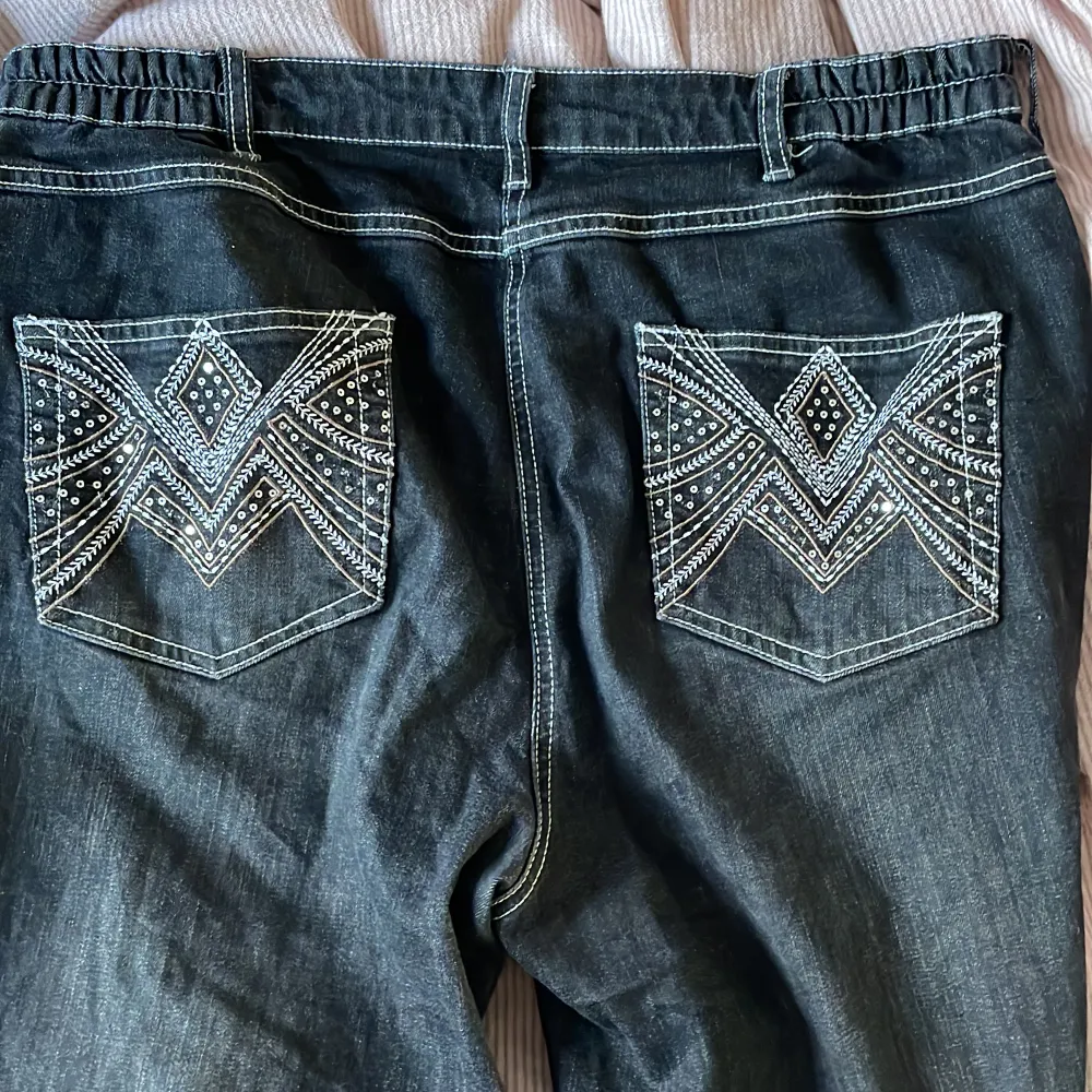 Sälher dessa då dem ej kommer till användning, byxorna passar mig bra som vanligtvis har storlek 28👍🏻. Jeans & Byxor.