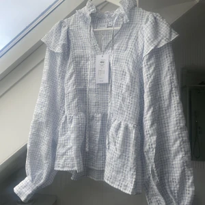 Blus  - Jätte fin helt oanvänd blus från vila i storlek xs men passar även större storlekar 🌸