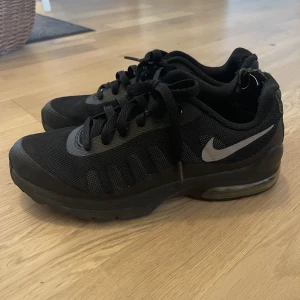 Nike skor  - Saknar sula på insidan 