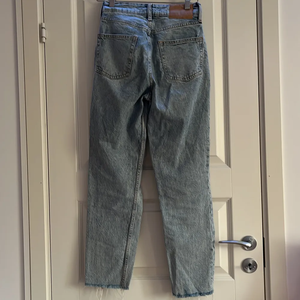 Säljer pga att jag inte använder den längre. Helt nytt skick. Är du intresserad/vill ha fler bilder/har frågor så kontakta mig. . Jeans & Byxor.