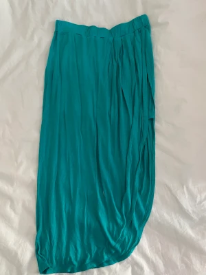 Långkjol - Långkjol i turkos från Monki