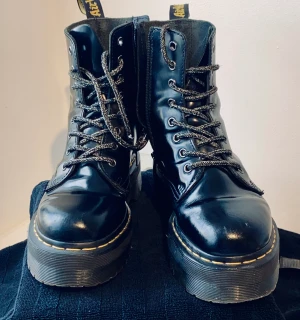 Dr. Martens JADON smooth leather platforms with shoe care box -  * Polished Smooth is the original Dr. Martens leather: super durable, with a smooth finish. Clean with a damp cloth and care with Dr. Martens Shoe Polish. * Comes with Dr. Martens shoe care: DMs black polish, Wonder Balsam & shine sponge.