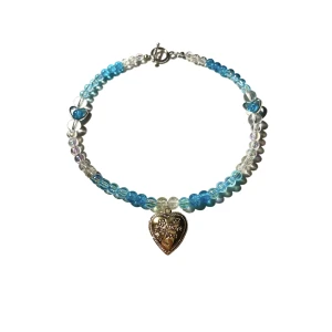 Golden Blue Necklace - Jätte gulligt handgjort halsband med guld hjärta där du kan sätta in egna bilder i💗  Erbjuder gratis frakt 🚚 Betalning sker via swish. Skriv vid intresse! 🧸💗