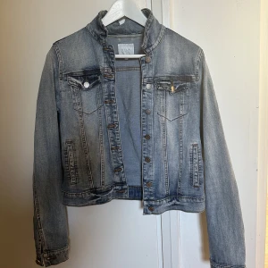 Jeansjacka - Jeansjacka i fint skick från vila💙