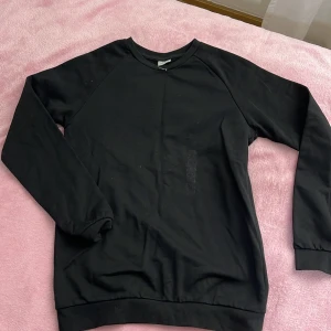 Crewneck barn  - Helt ny oanvänd tröja  Storlek 152/158 