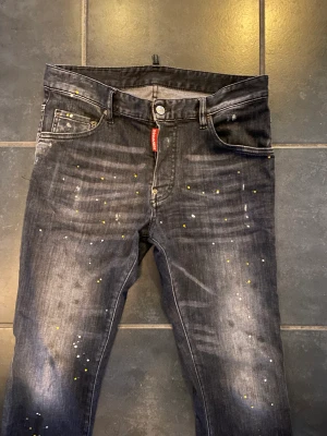 Dsquared2  - Hej säljer mina Dsquared2 byxor storlek 46 dom är äkta. Kan postas