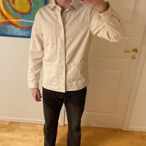 Brothers overshirt - Hej, säljer min supersnygga East west overshirt från Brothers i nysick. Den är använd endast några fåtal gånger och är som ny. Storlek S.  Nypris är 900. Mitt pris: 320.  Hör av er vid fler frågor!
