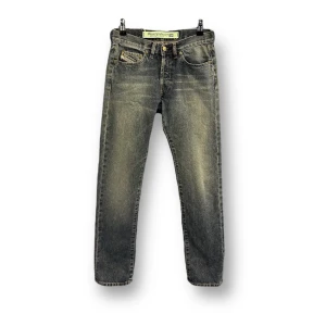 Dieseljeans - Storlek 26 Modell Zerox Raka ben