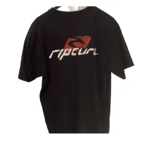 Cool T-shirt från märket ripcurl. Knappt använd