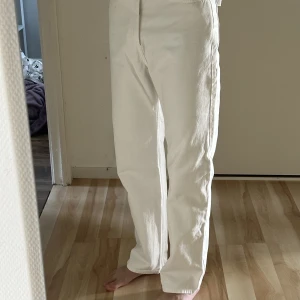 jeans  - Säljer dessa jeans pågrund av att dem tyvärr inte längre kommer till användning. 