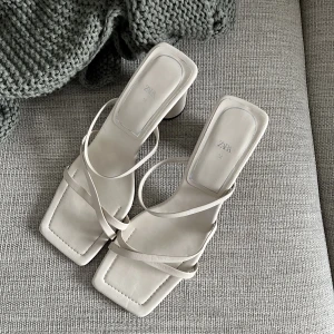Zara klackar - Superfina klackar från Zara i storlek 38. Sparsamt använda.