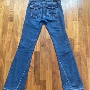 True religion - Midrise bootcut true religion jeans i bra skick. 