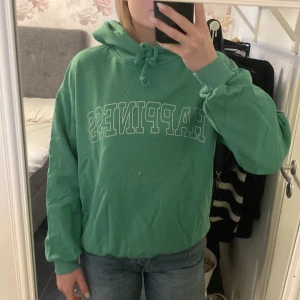 Hoodie - Grön hoodie från hm i strl S! Använd en gång!