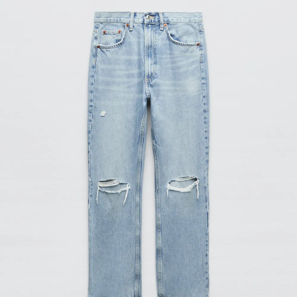 Straight leg jeans från zara!!💗 Slutsålda!! . Jeans & Byxor.