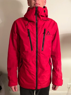Skidjacka Wear Coulour M - Säljer min fodrade skidjacka från Wear Coulour. Nästintill nyskick.  Finns att kika på i Stockholm alternativt skickas på köparens bekostnad.