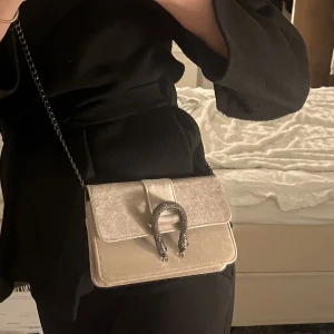 Väska  - Använd ett fåtal gånger 