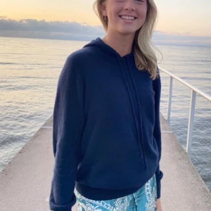 Soft goat huvudtröja  - Säljer om tröjan då personen som vann budgivningen backade ur! Så den lägga upp på nytt! Har inte kvar mina egna bilder så tog en från Plick!💗💙