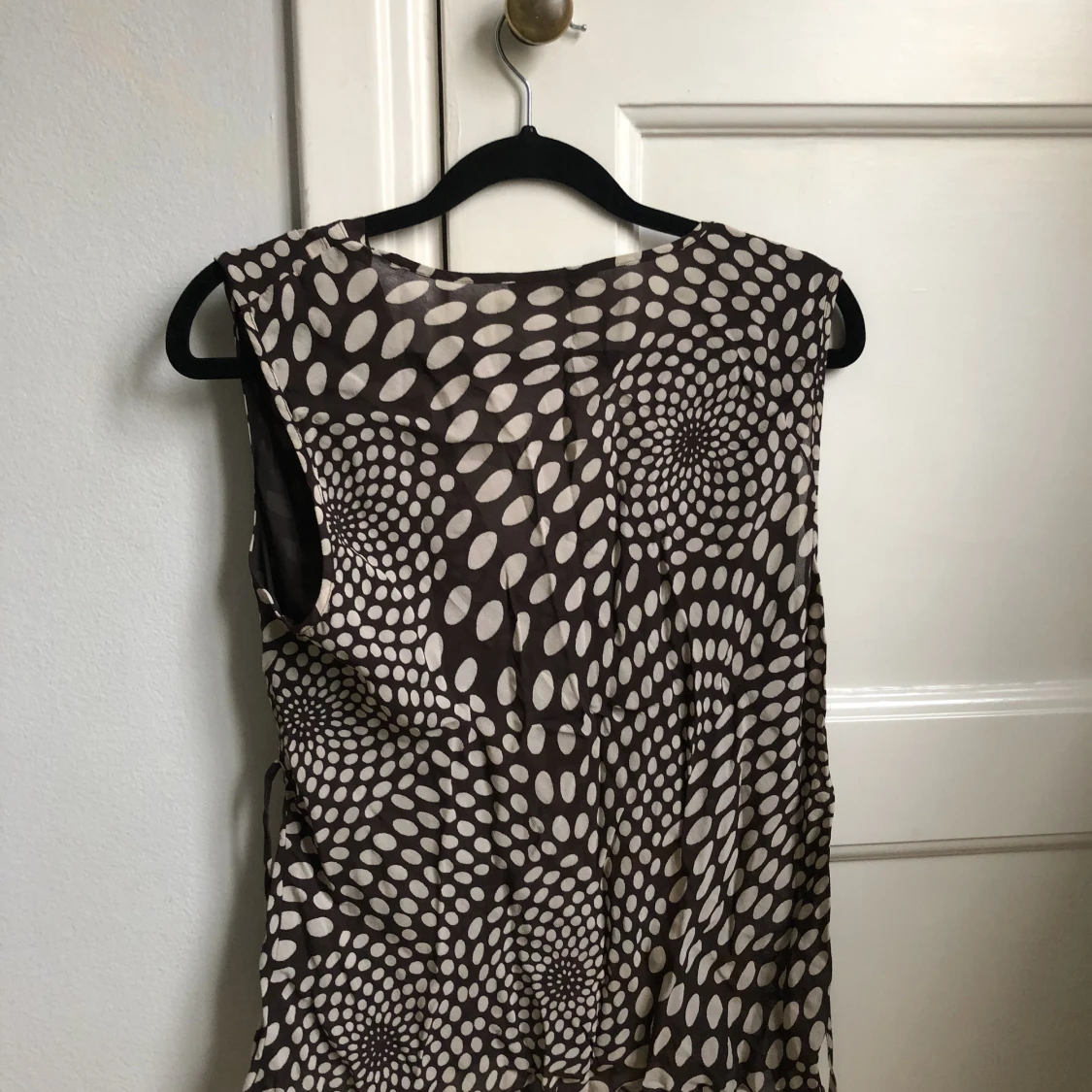 Mönstrat linne med snörning bak  - 91