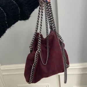 Stella McCartney väska - Stella McCartney mini tote bag i röd alla äktehetsbevis finns